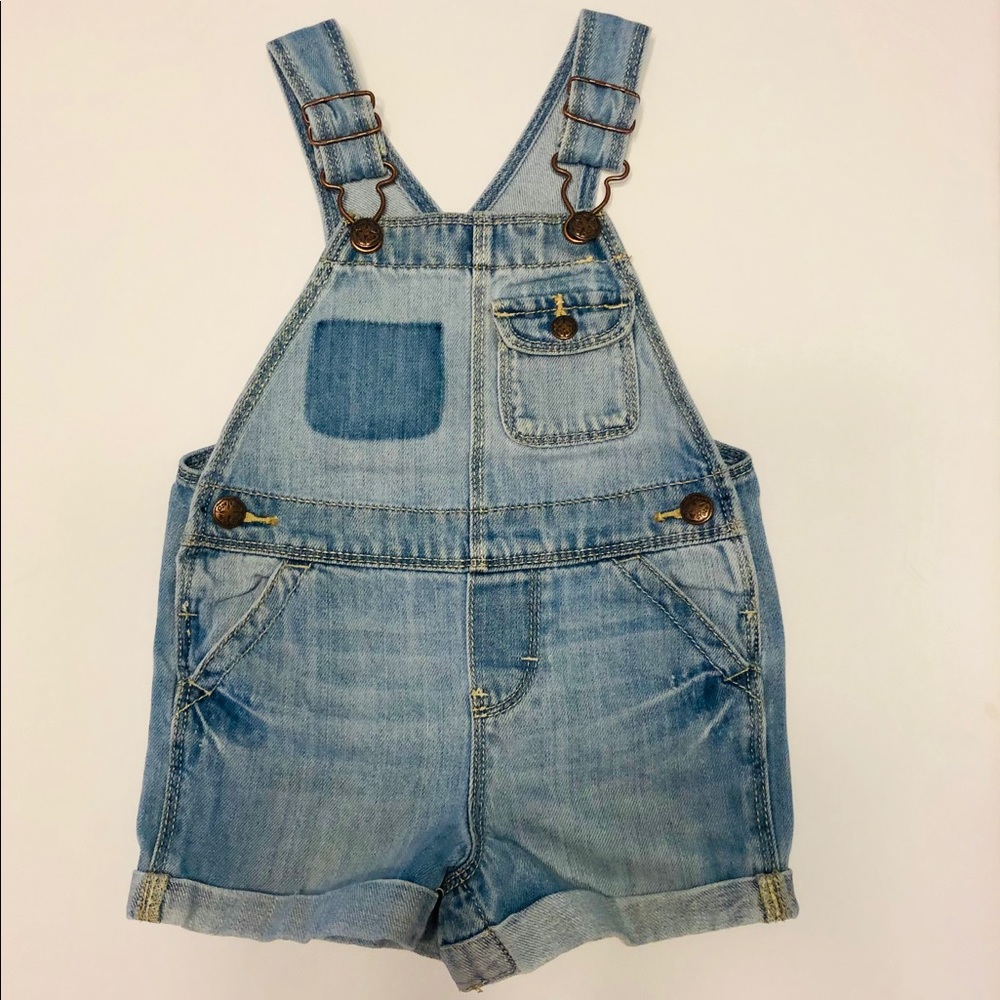 🎀 Oshkosh B’ Gosh bibs & Pink Old Navy shirt